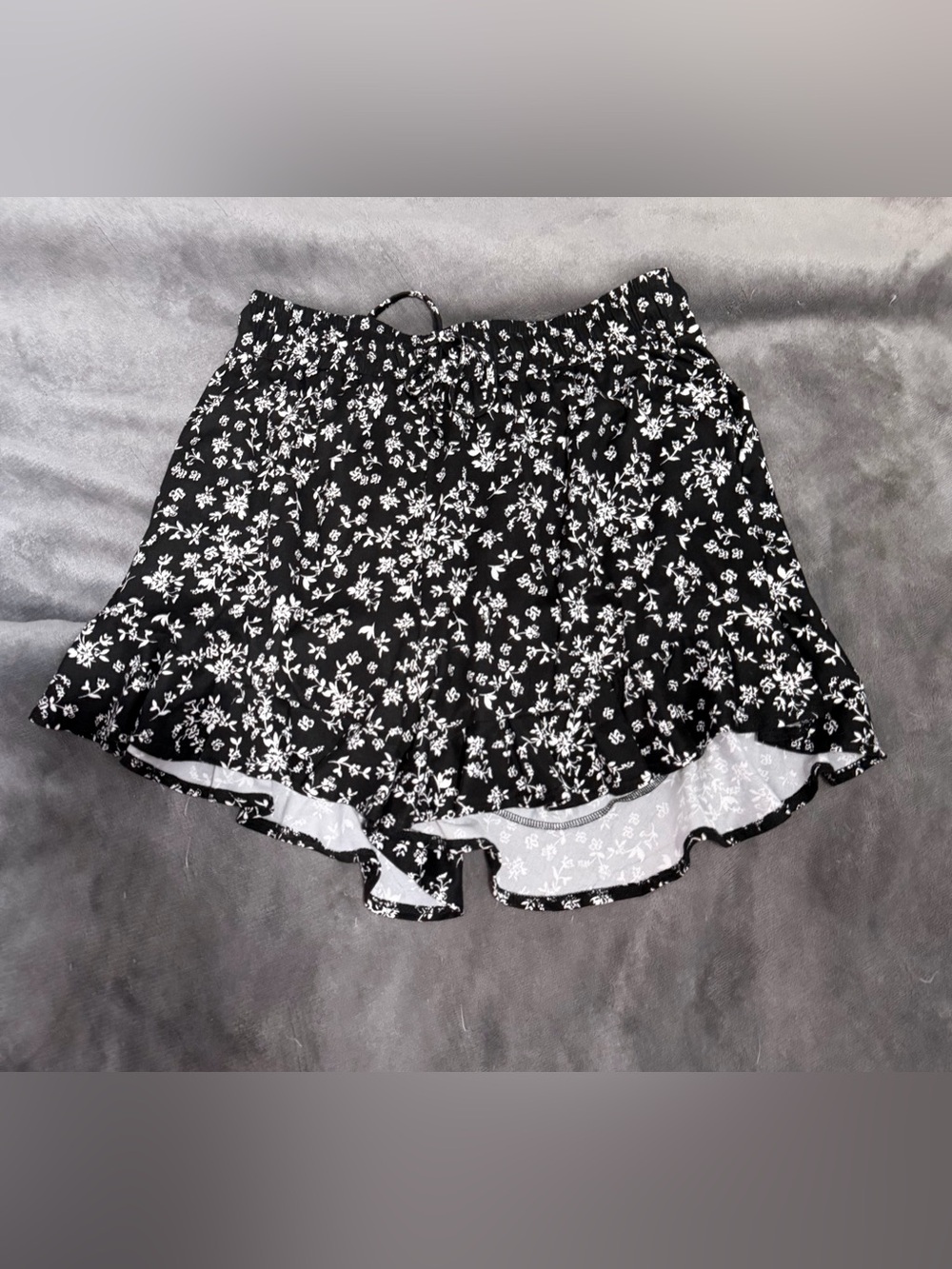 White Birch Black Floral Ruffle Hem Women's Shorts latge